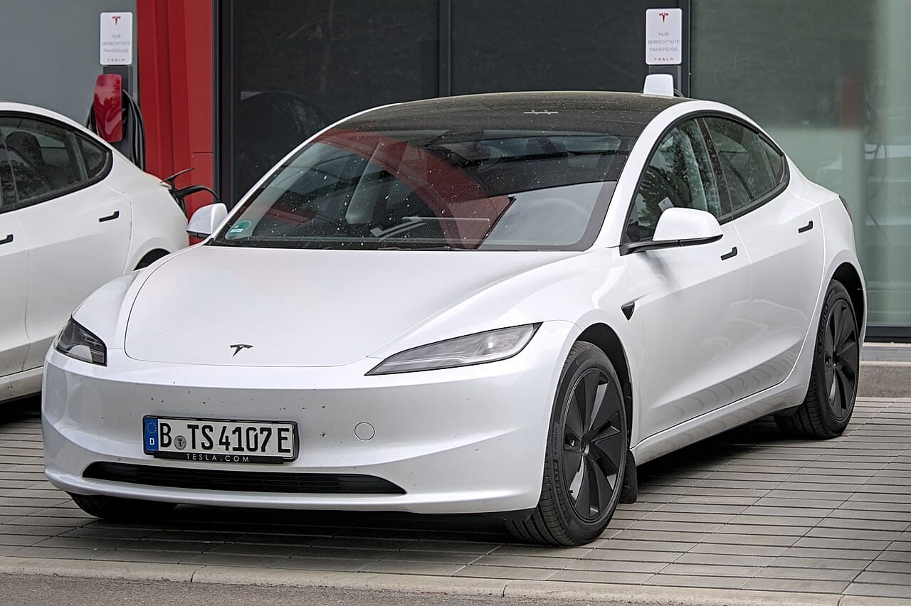 Tesla Model 3 - Photo 1