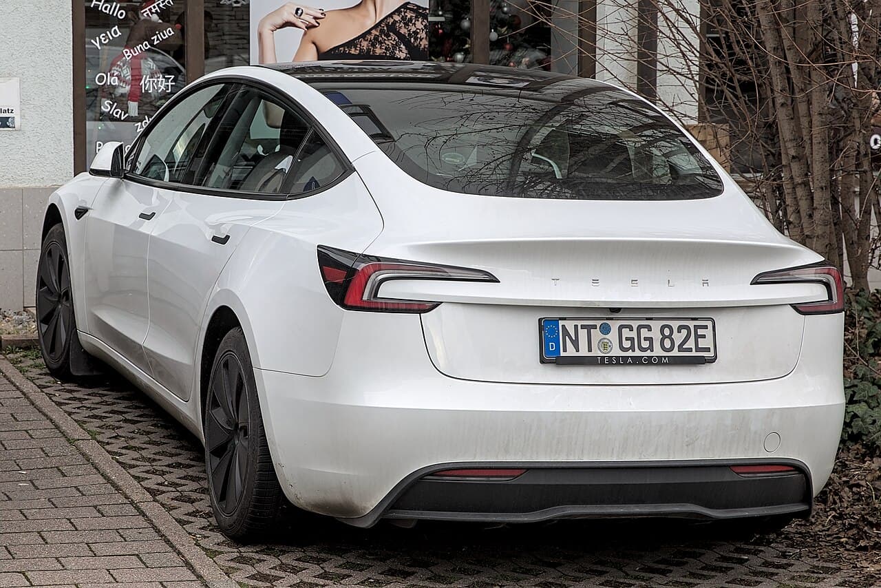 Tesla Model 3 - Image 2